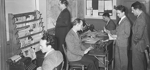 Journalists in the Radio-Canada/CBC newsroom in Montreal, Canada. By Conrad Poirier [Public domain oder Public domain], via Wikimedia Commons